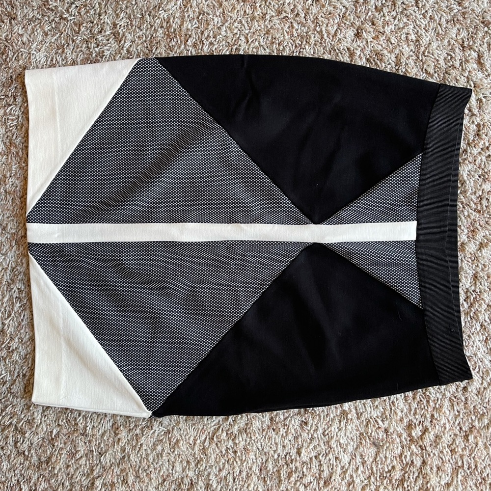 Ann Taylor Classy geometric shaped pencil skirt